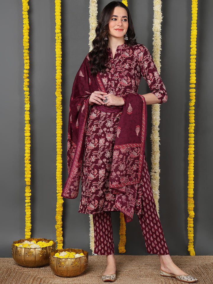 ZERESOUQ-Maroon-Cotton-Blend-Floral-Printed-Straight-Kurta-Trouser-With-Dupatta
