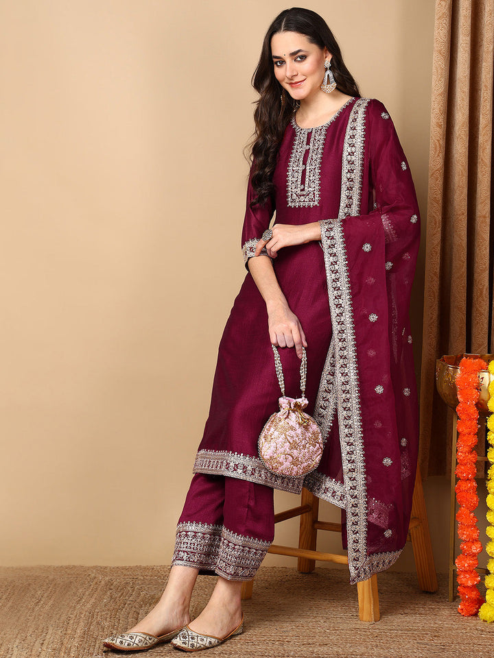 ZERESOUQ-Maroon-Silk-Blend-Solid-Embroidered-Straight-Kurta-Trouser-With-Dupatta