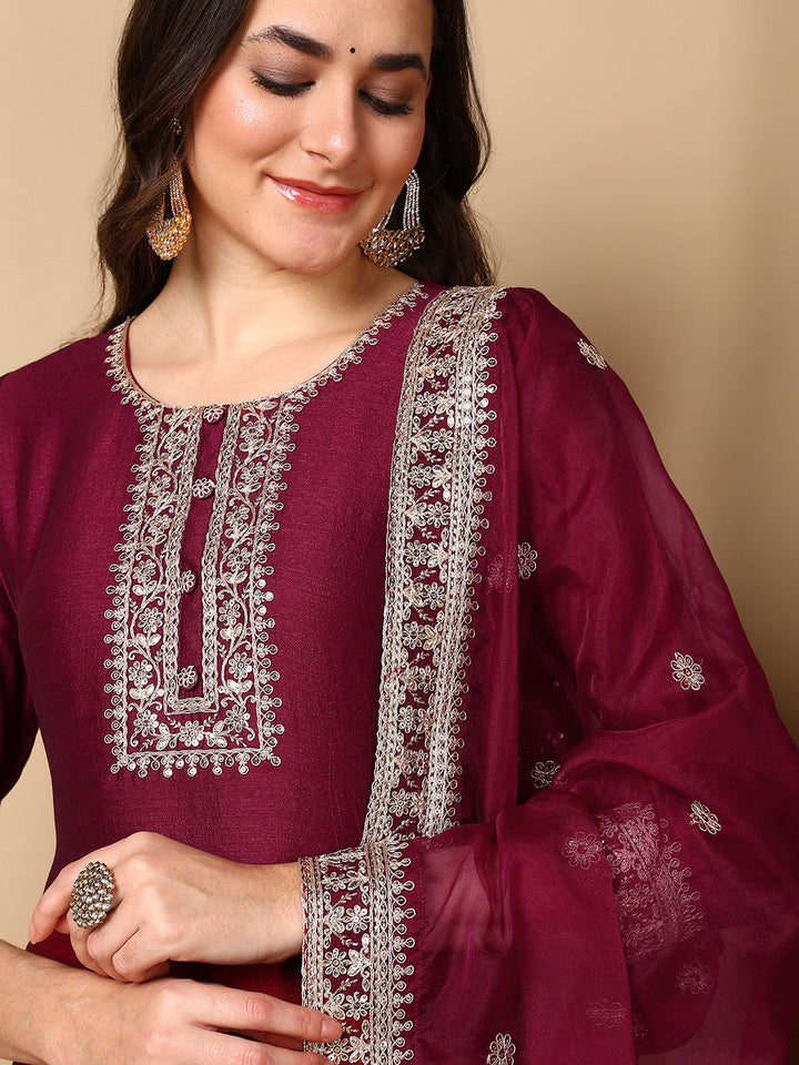 ZERESOUQ-Maroon-Silk-Blend-Solid-Embroidered-Straight-Kurta-Trouser-With-Dupatta