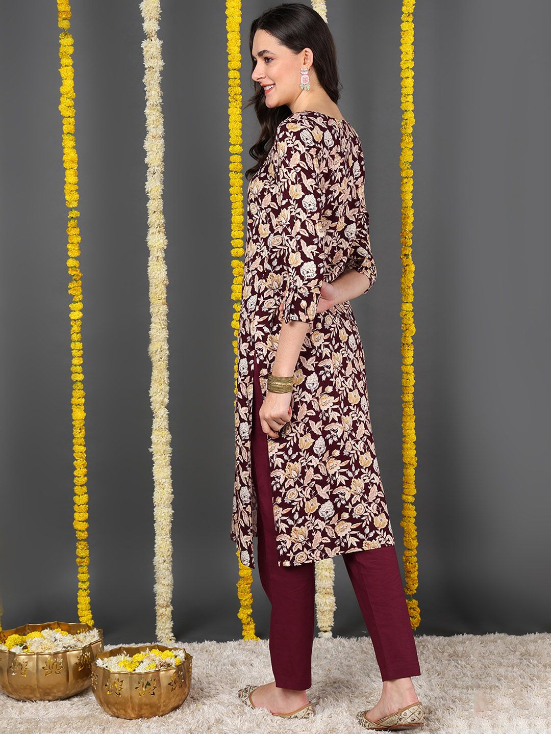 ZERESOUQ-Maroon-Viscose-Rayon-Floral-Printed-Straight-Kurta