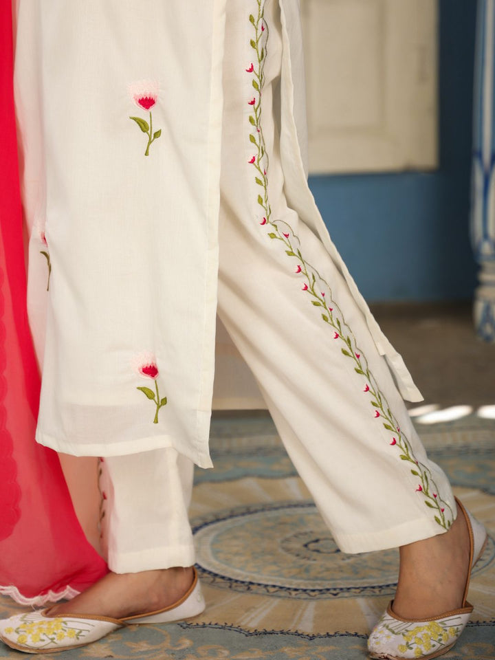 Masakali-White-Kurta-Set-&-Red-Shaded-Dupatta