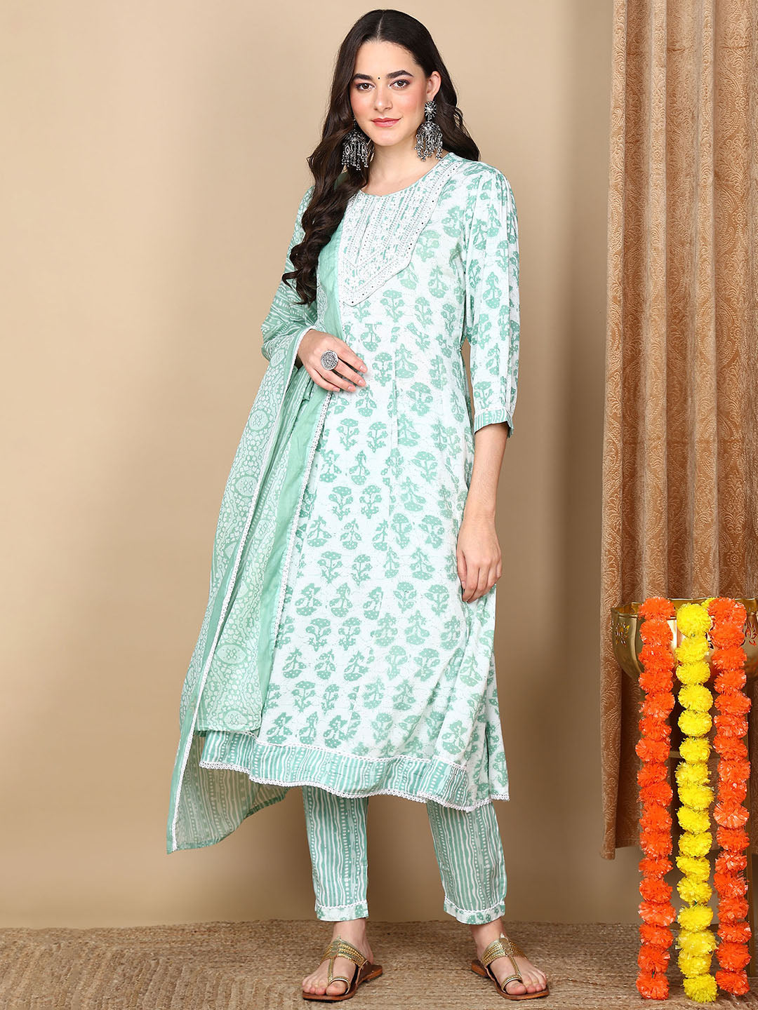 ZERESOUQ-Green-Viscose-Rayon-Ethnic-Motifs-Printed-Flared-Kurta-Trouser-With-Dupatta