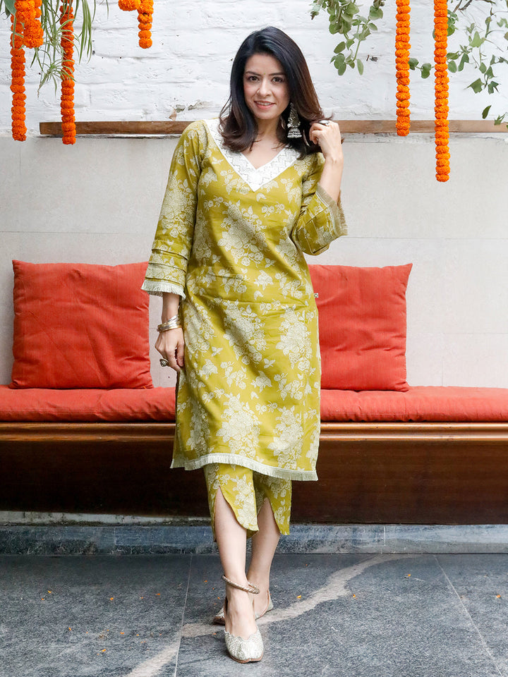 Mishri Green V-neck Kurta With Lace Details & Pant