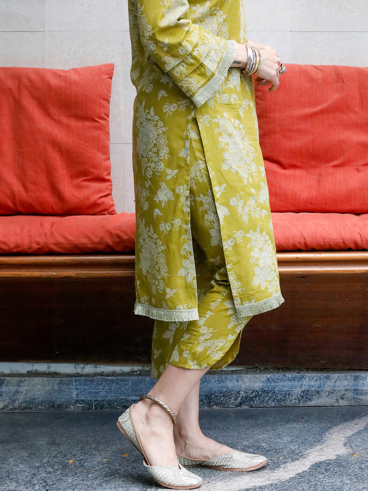 Mishri Green V-neck Kurta With Lace Details & Pant