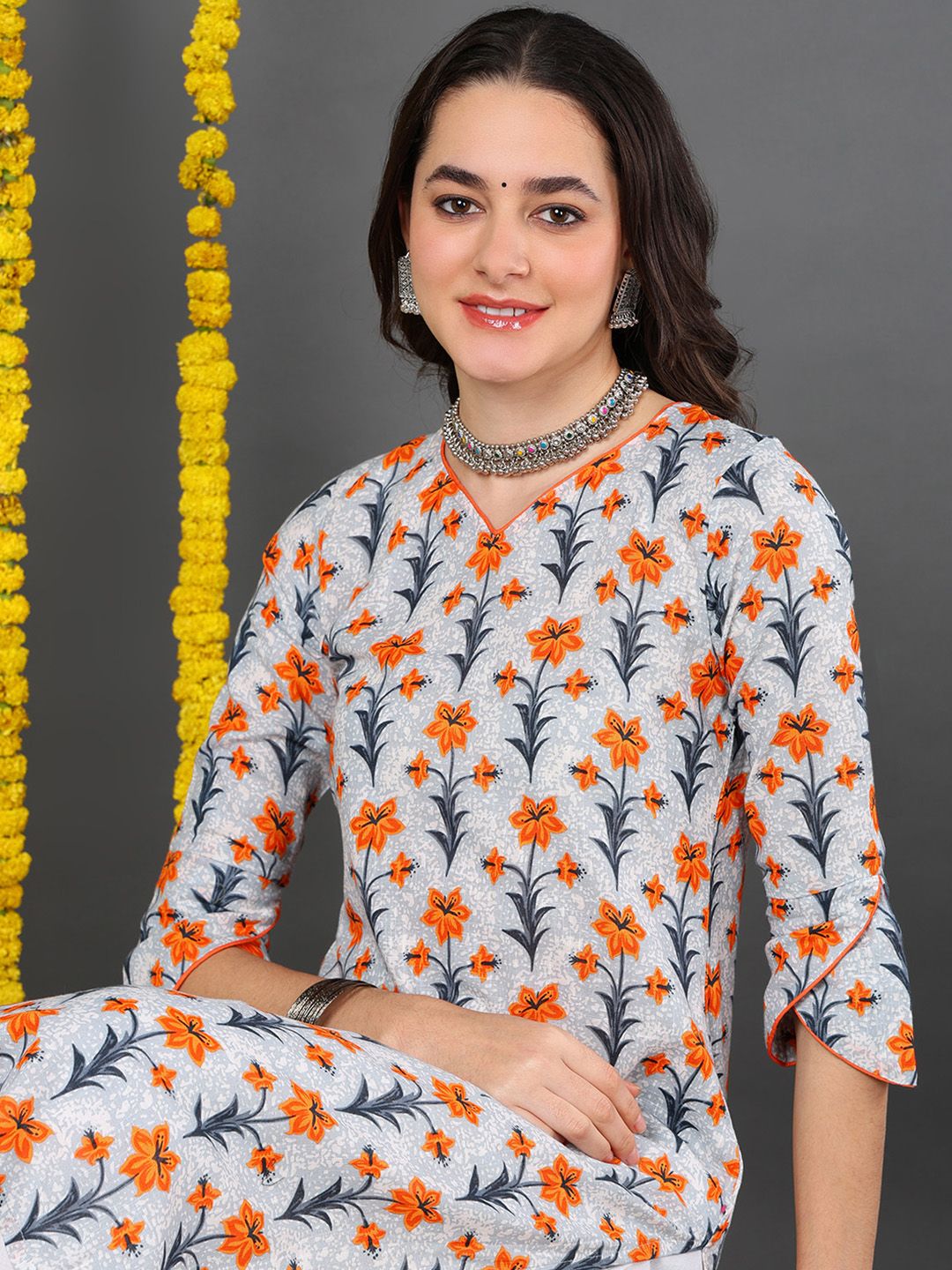 Off White Cotton Floral Printed Straight Kurta