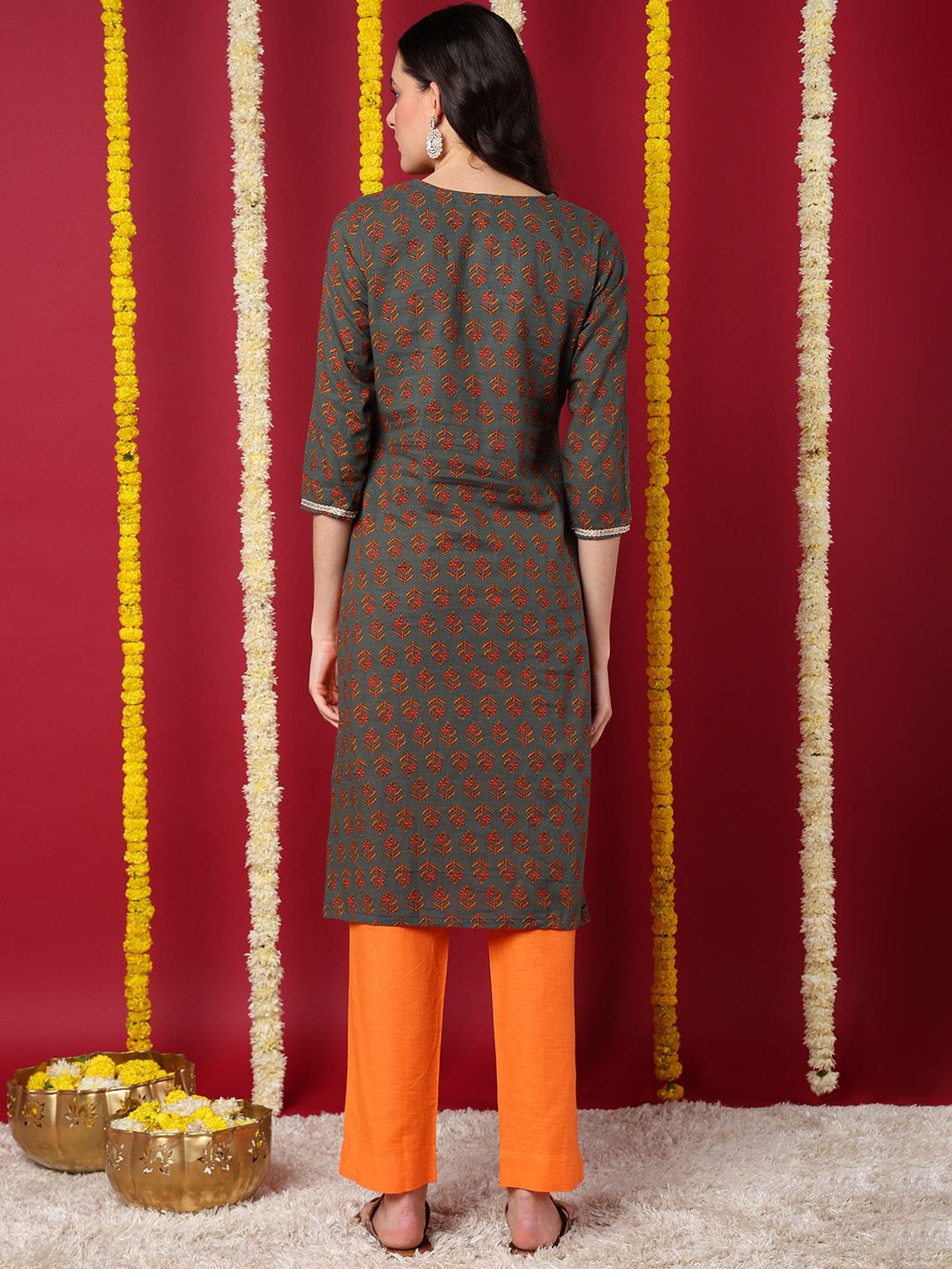 ZERESOUQ-Olive-Cotton-Blend-Floral-Embroidered-Straight-Kurta