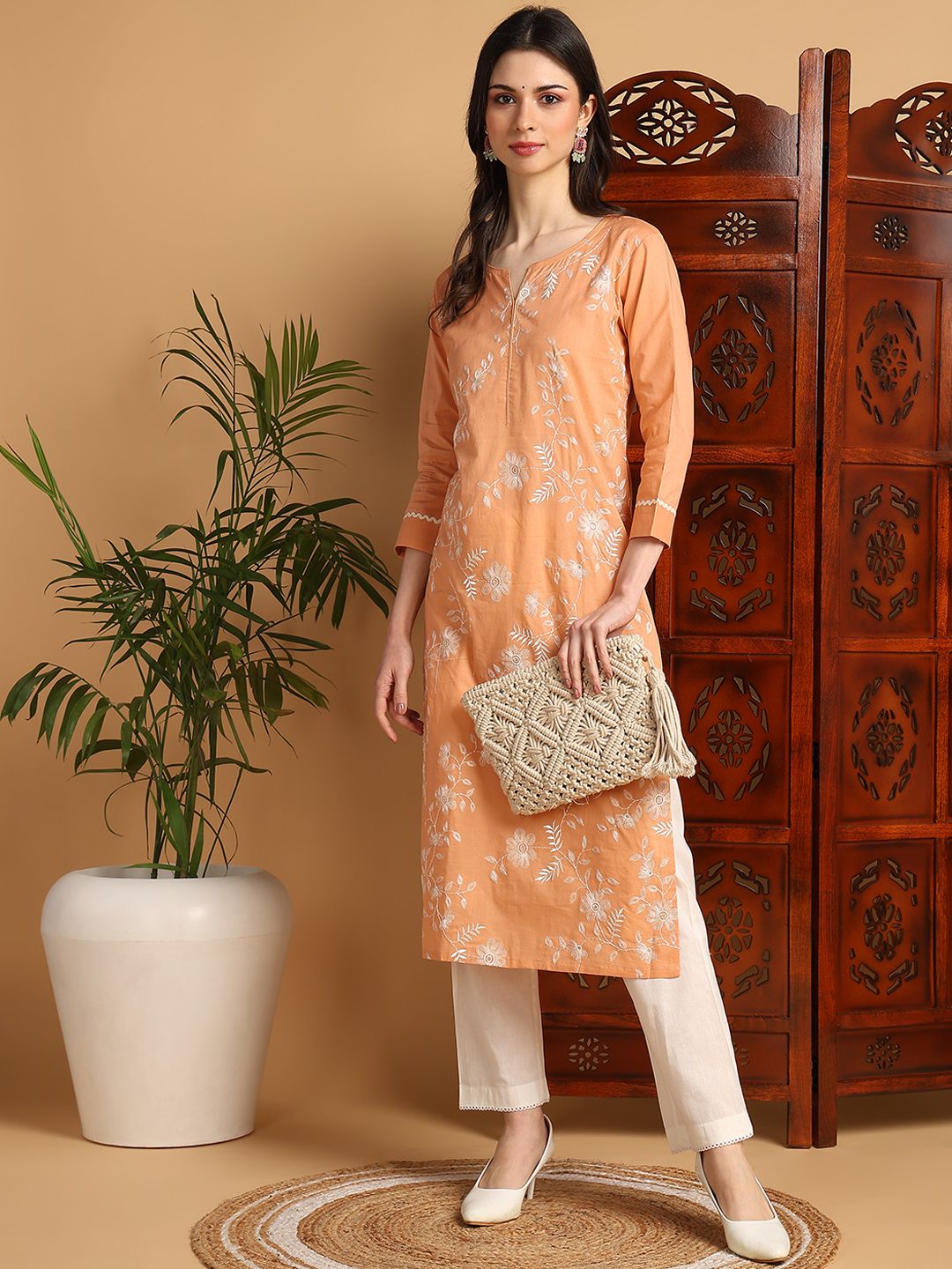 ZERESOUQ-Peach-Cotton-Floral-Embroidered-Straight-Kurta