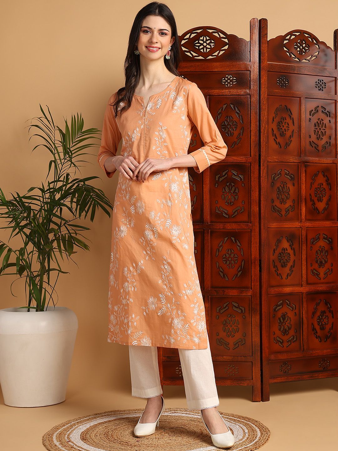 ZERESOUQ-Peach-Cotton-Floral-Embroidered-Straight-Kurta