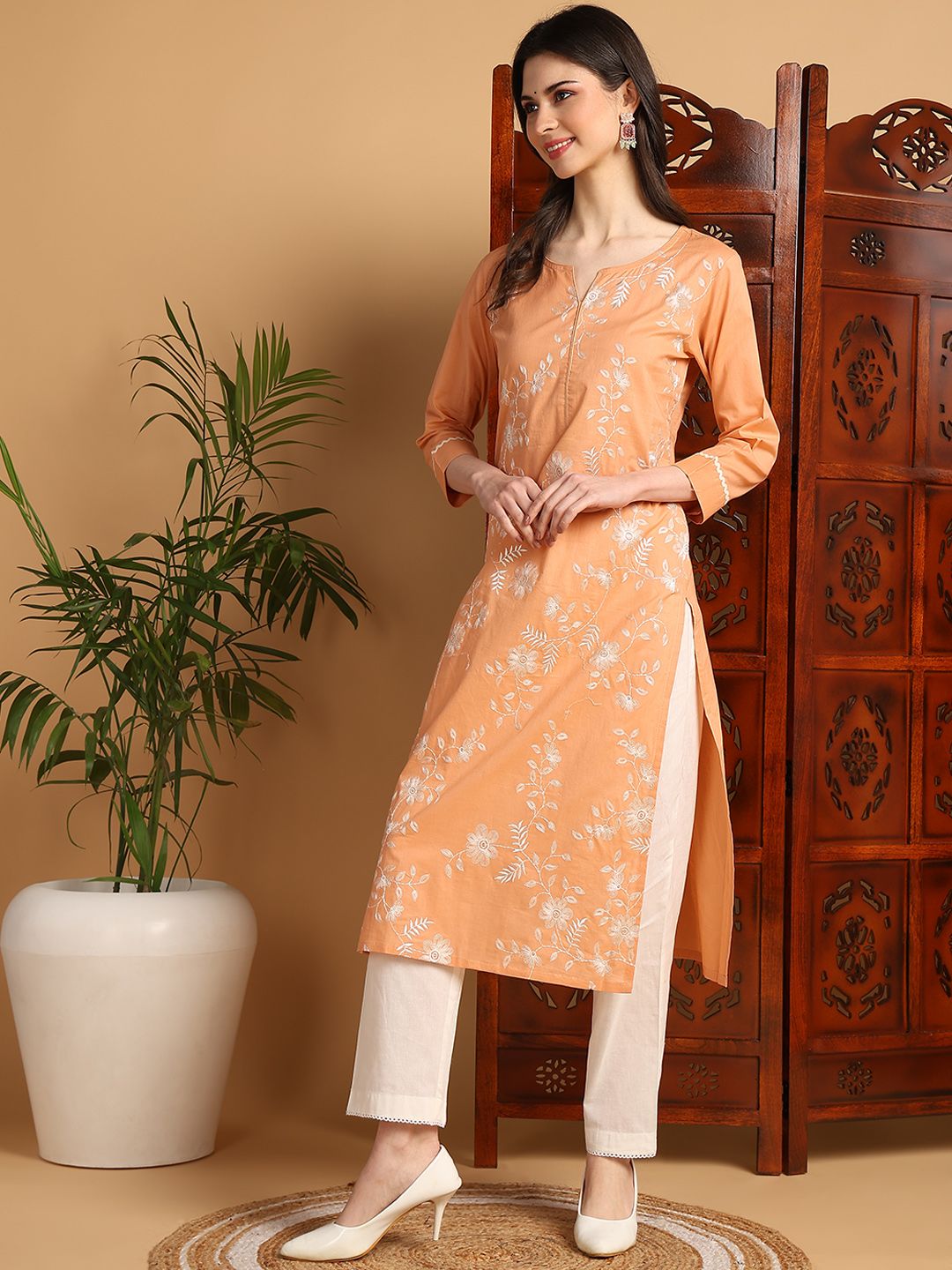 ZERESOUQ-Peach-Cotton-Floral-Embroidered-Straight-Kurta