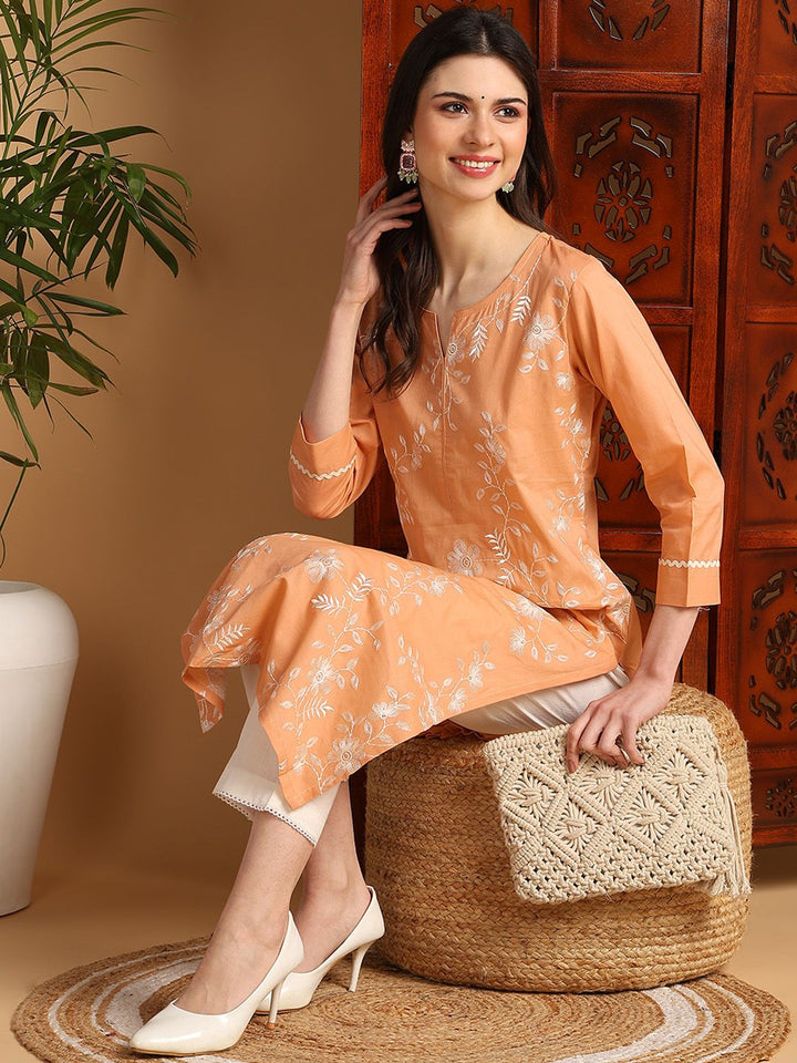 ZERESOUQ-Peach-Cotton-Floral-Embroidered-Straight-Kurta