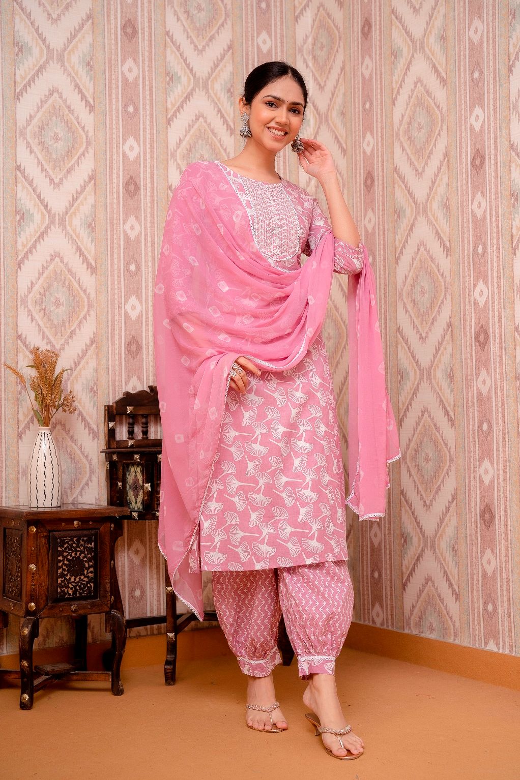 Pink-Embroidered-Straight-Cotton-3-Piece-Kurta-Set