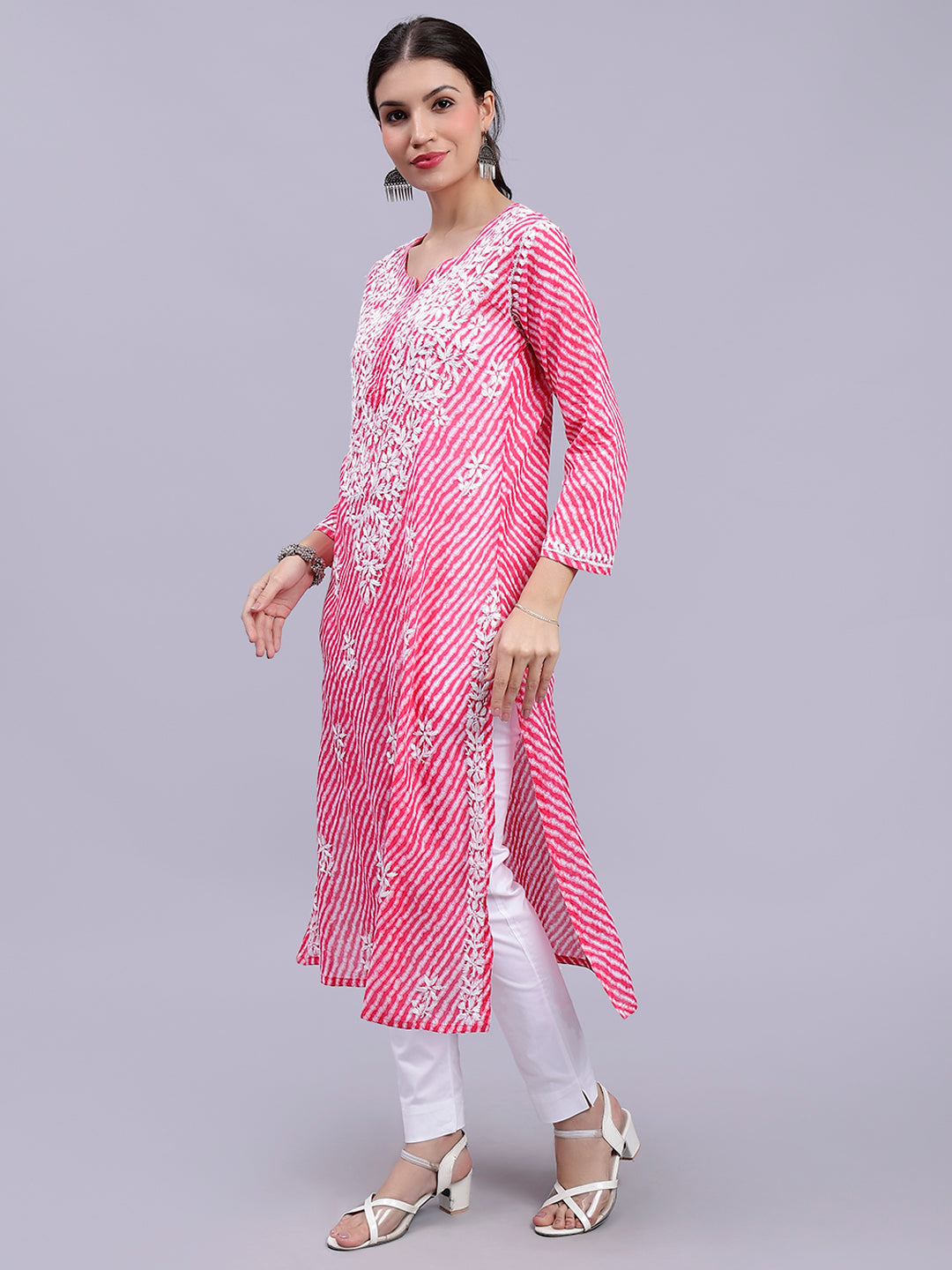 Pink Mul Mul Lucknowi Leheriya Chikankari Kurti