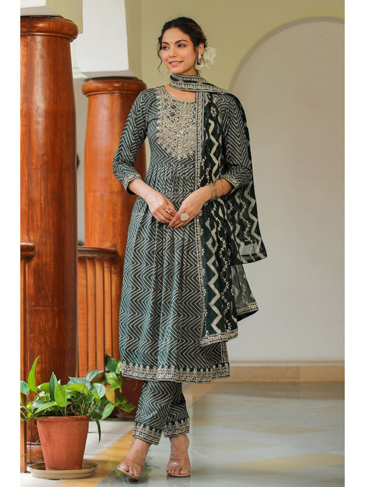 Raatrani Green Chevron Print Naira Suit Set