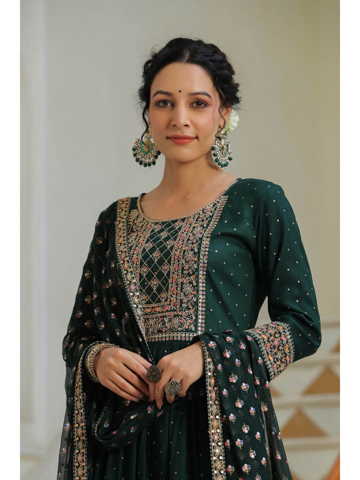 Raatrani Green Embroidered Naira Suit Set