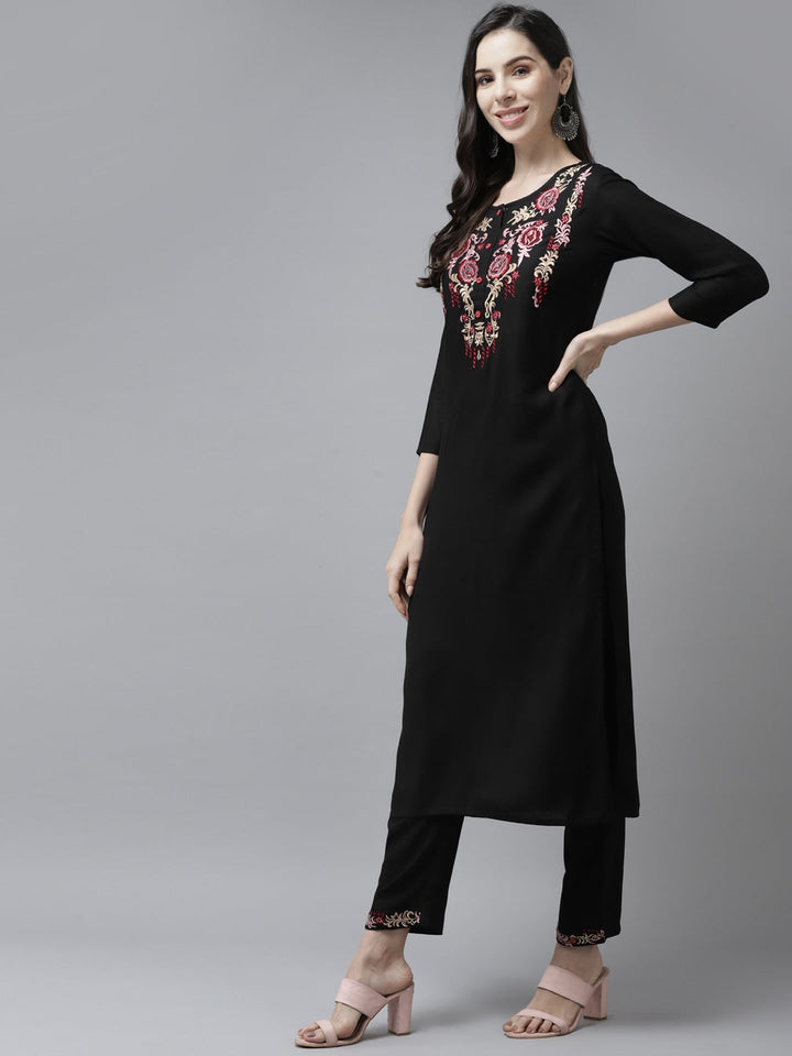 Black-Thread-Work-Kurta-Set